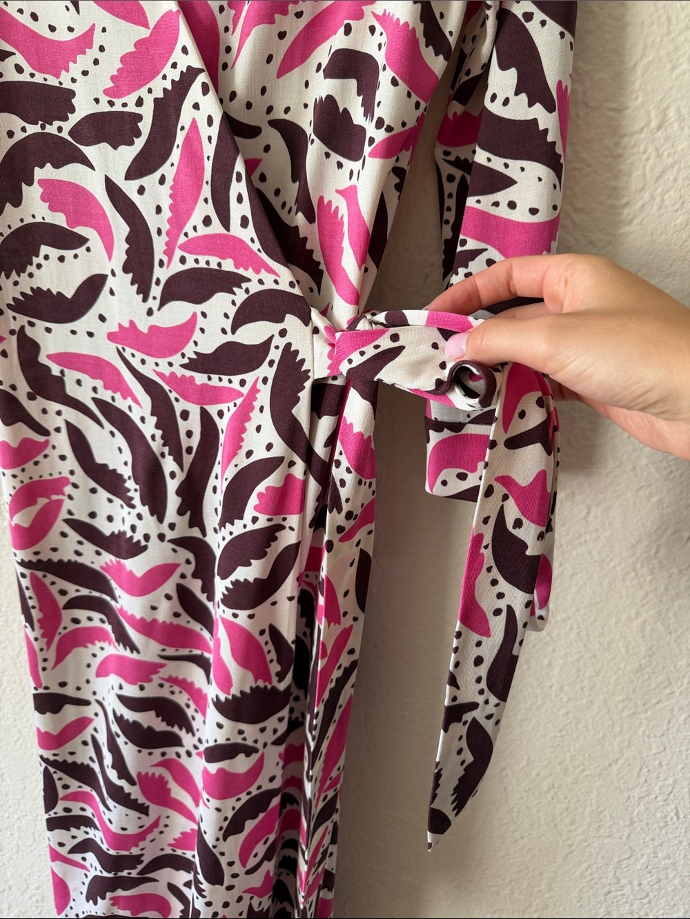 Diane Von Furstenberg 100% Silk Printed Wrap Mini Dress Size 4 Pink Purple White - Picture 5 of 7